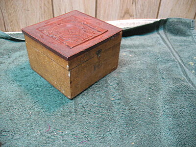 Click image for larger version

Name:	Collar Box eBay c1880 1b.jpg
Views:	190
Size:	69.3 KB
ID:	215443