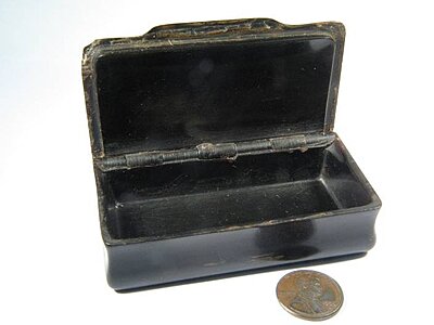 Click image for larger version

Name:	eBay Snuff Box c1880 1b.jpg
Views:	144
Size:	23.7 KB
ID:	216467