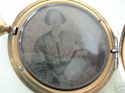 Click image for larger version

Name:	locket 3.jpg
Views:	115
Size:	21.0 KB
ID:	216560