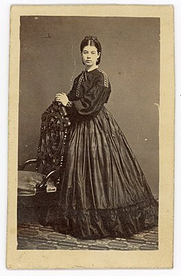 Click image for larger version

Name:	Image New York Lady CDV.jpg
Views:	73
Size:	189.7 KB
ID:	222254