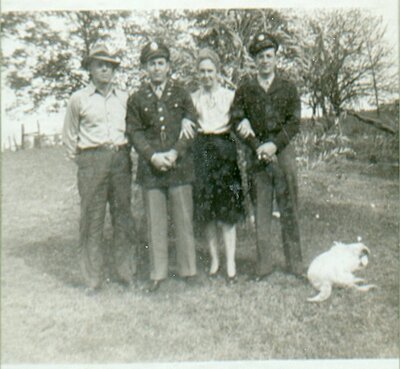 Click image for larger version

Name:	Family 1945.jpg
Views:	22
Size:	117.9 KB
ID:	224221