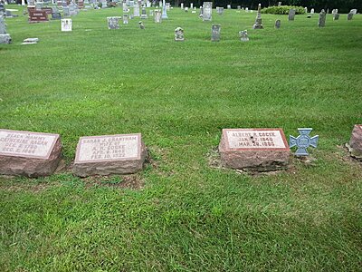 Click image for larger version

Name:	Three Gravestones-Indianola Iowa.jpg
Views:	79
Size:	1.13 MB
ID:	224411