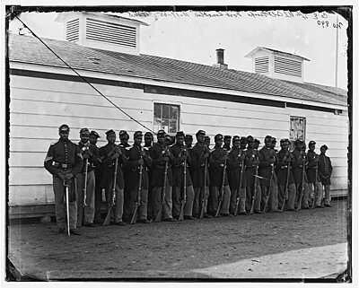 Click image for larger version

Name:	4th USCT.jpg
Views:	284
Size:	71.1 KB
ID:	226411