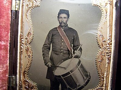 Click image for larger version

Name:	drummer2.jpg
Views:	202
Size:	144.8 KB
ID:	227093