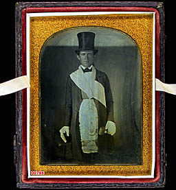 Click image for larger version

Name:	Man wearing top hat, gloves, Freemason apron.jpg
Views:	117
Size:	30.8 KB
ID:	228523
