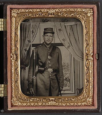 Click image for larger version

Name:	Federal Soldier With Interesting Backdrop.jpg
Views:	172
Size:	94.4 KB
ID:	230566